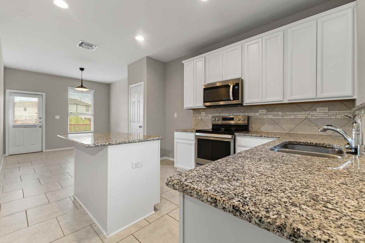 10719 Noble Cyn - Photo 6 of 31