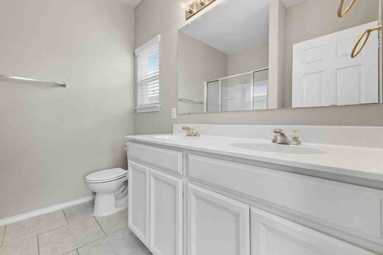 10719 Noble Cyn - Photo 5 of 31