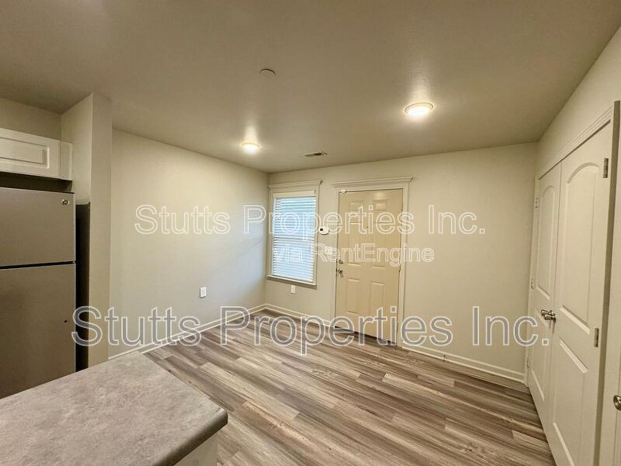104 Spindle Ct #104 - Photo 2 of 6