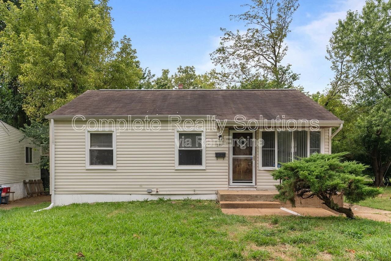 270 Estridge Rd - Photo 6 of 33
