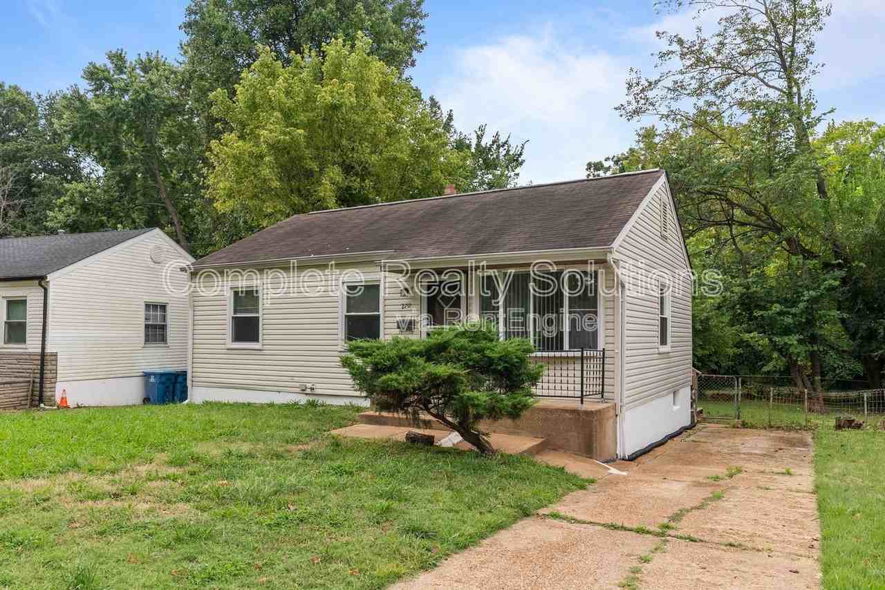 270 Estridge Rd - Photo 7 of 33