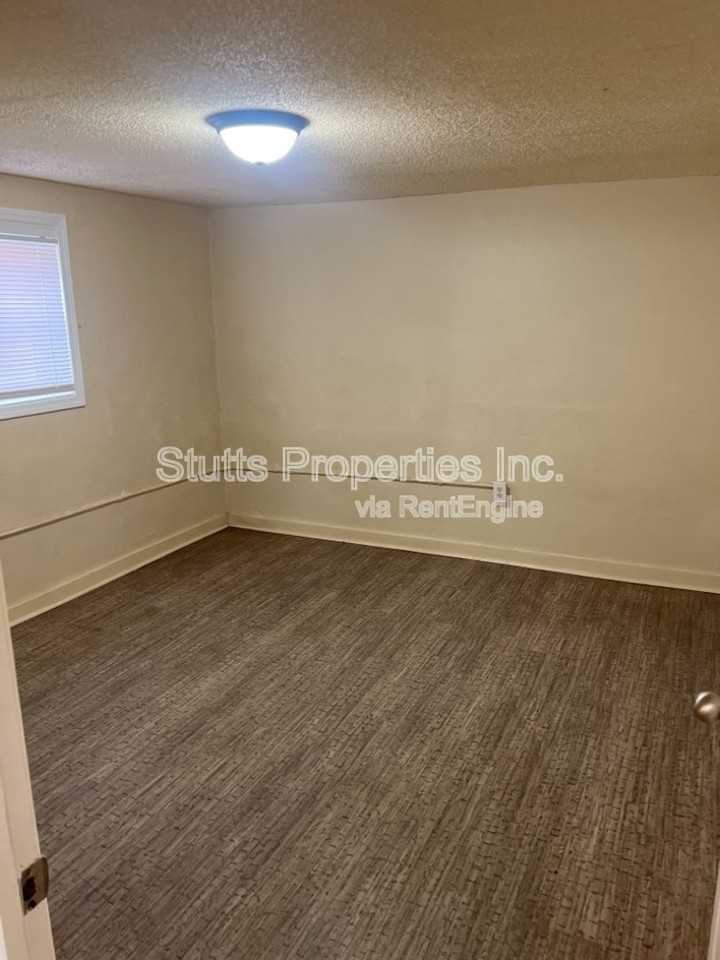 415 Hudson St #1 - Photo 4 of 7