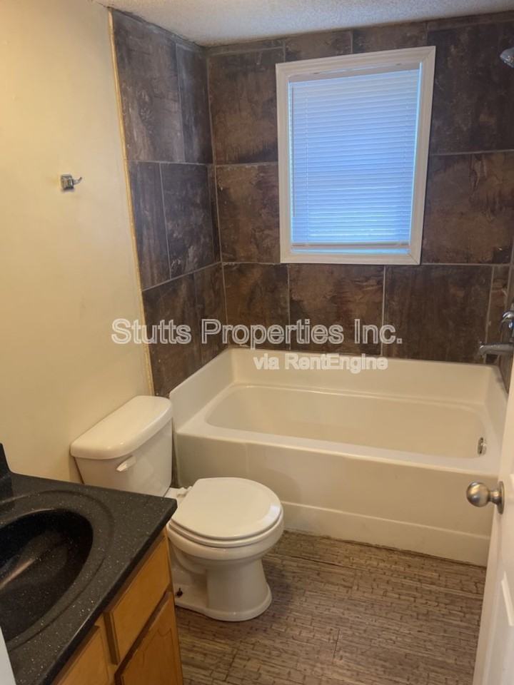 415 Hudson St #1 - Photo 5 of 7