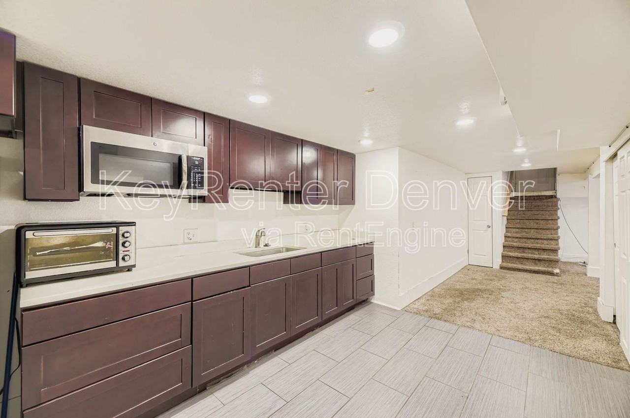 2517 S Broadway #B - Photo 2 of 18