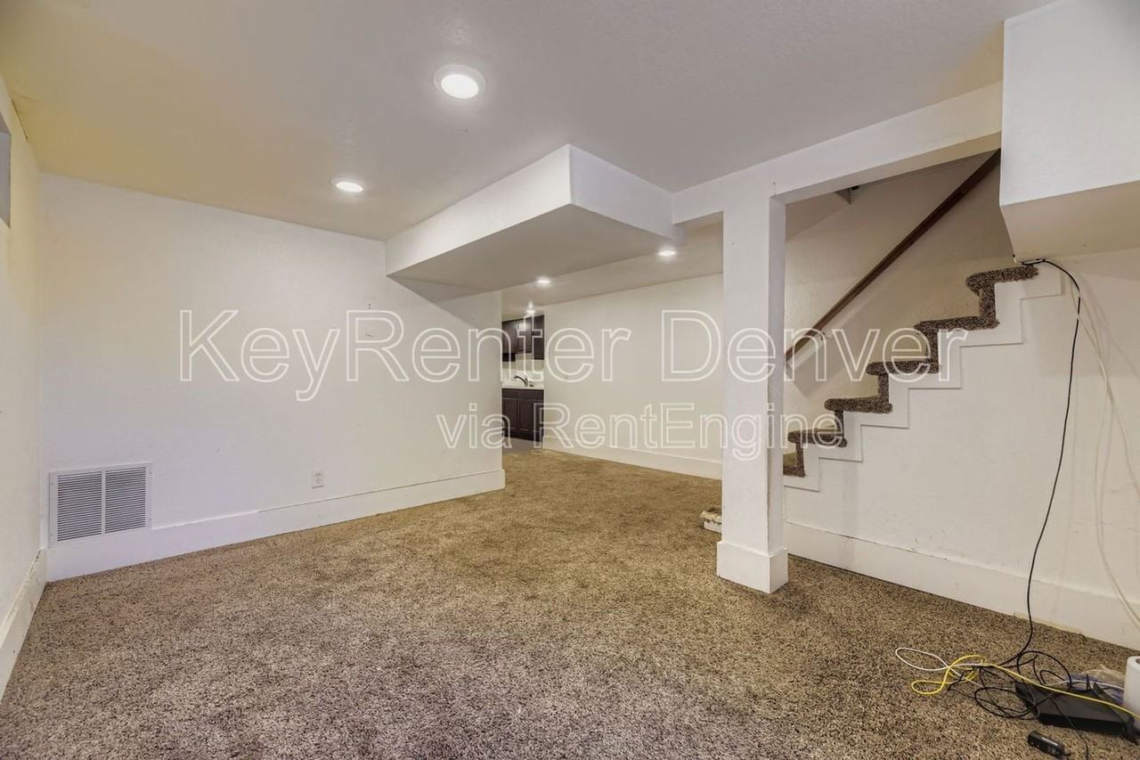 2517 S Broadway #B - Photo 4 of 18