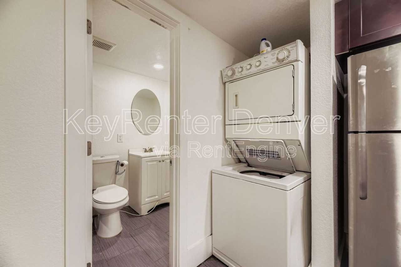 2517 S Broadway #B - Photo 5 of 18