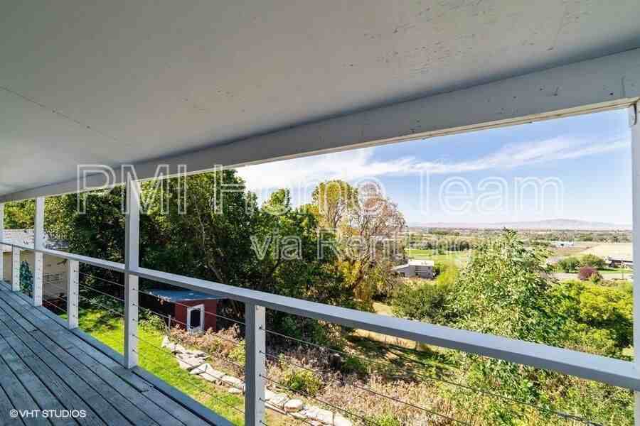 953 N Compton Rd - Photo 5 of 17