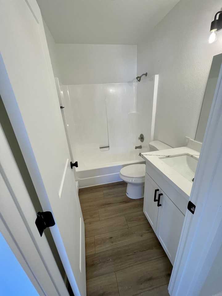 1523 Ernest Ave #C - Photo 2 of 10