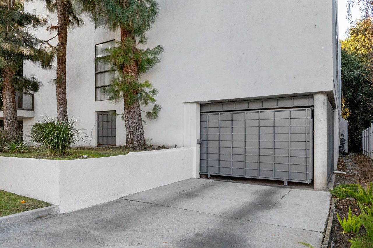 1527 Veteran Ave - Photo 6 of 7