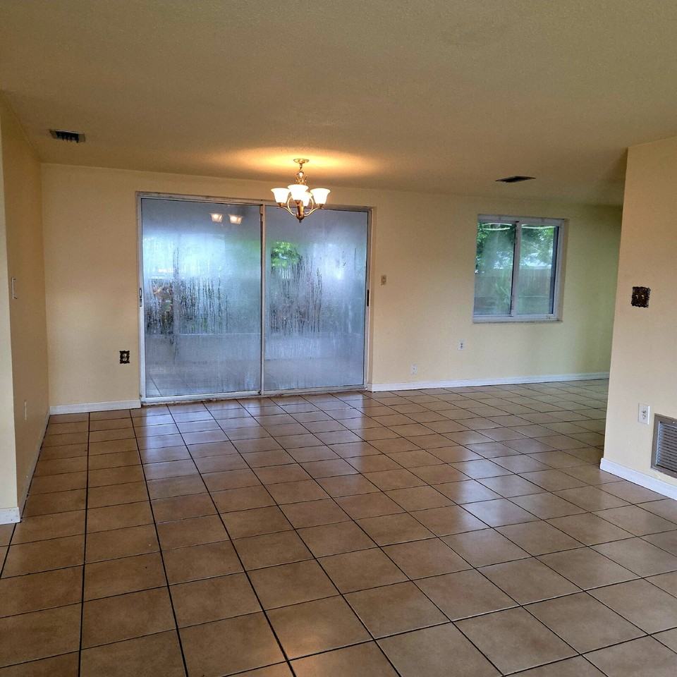 9416 Rainbow Ln - Photo 3 of 20
