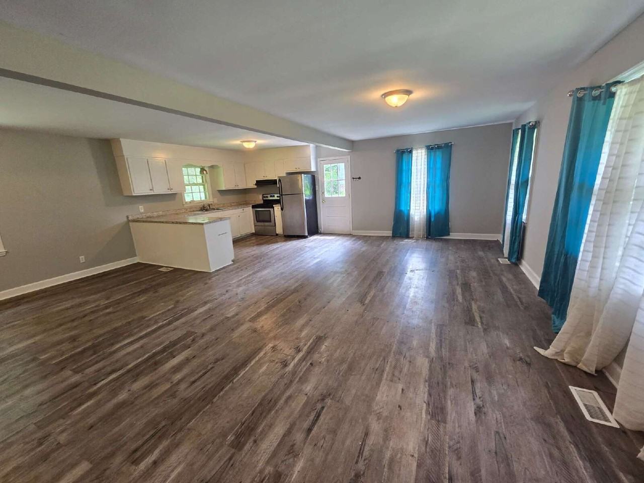 4126 Chaucer Dr - Photo 2 of 9