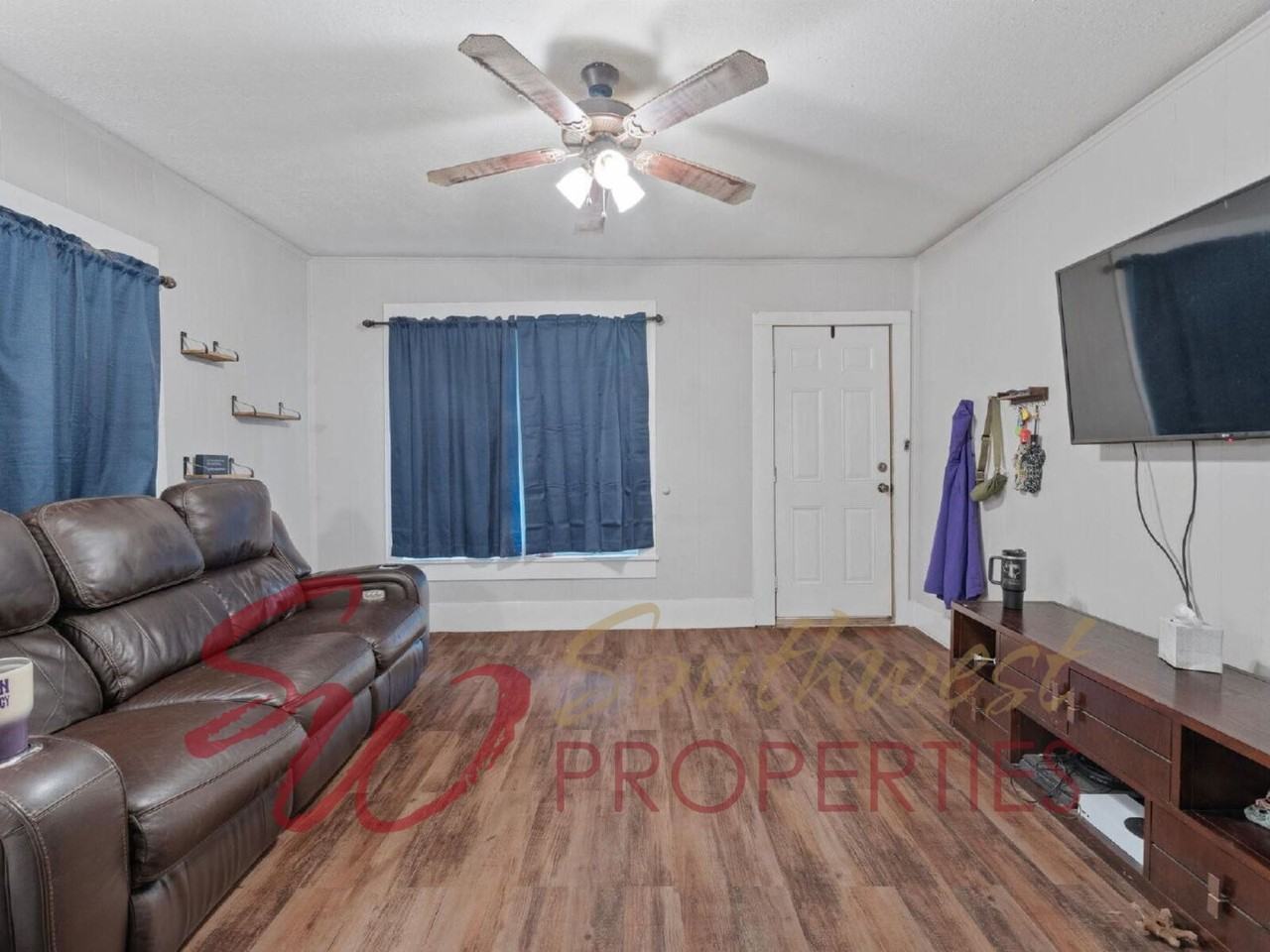 1110 N Clinton St - Photo 2 of 11