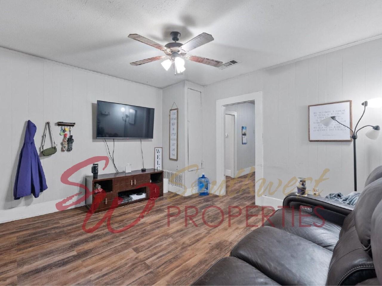 1110 N Clinton St - Photo 3 of 11