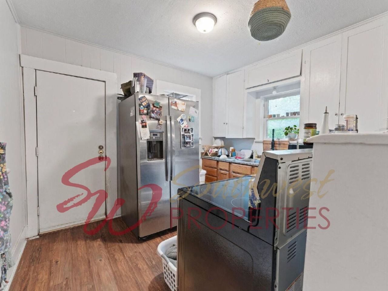 1110 N Clinton St - Photo 4 of 11