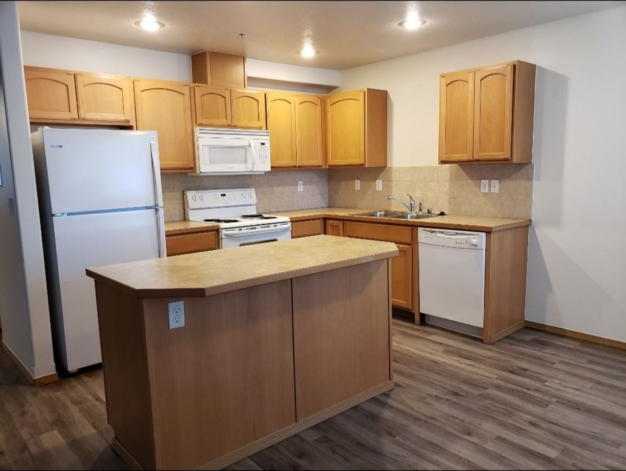 4500 - Photo 2 of 29