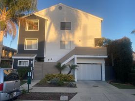 Spacious 2 Bedroom 2 Bath in Long Beach with Balcony !!! - Photo 1 of 1