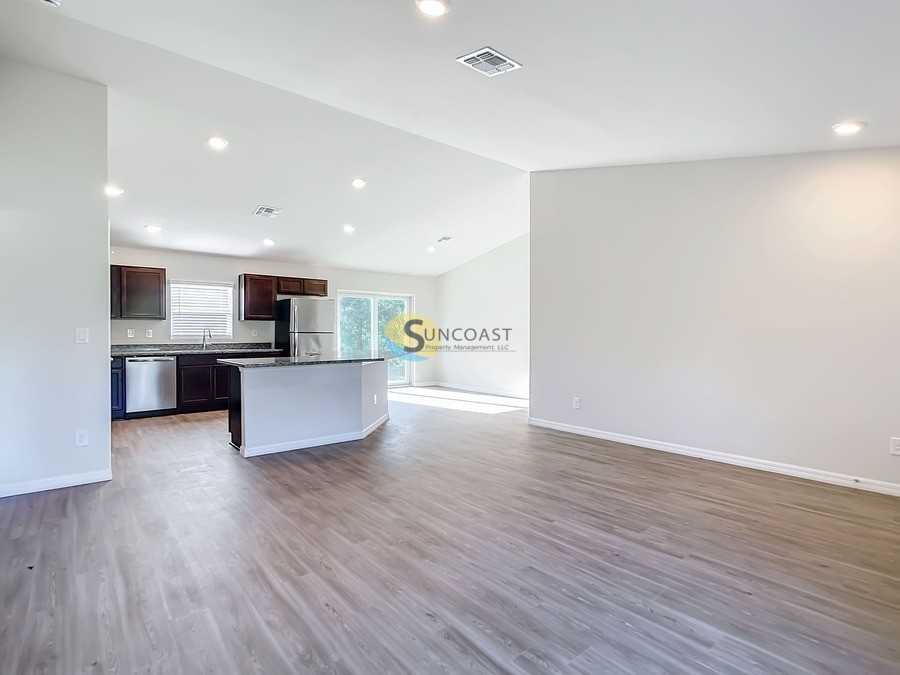 10466 Carnegie Ave - Photo 2 of 22