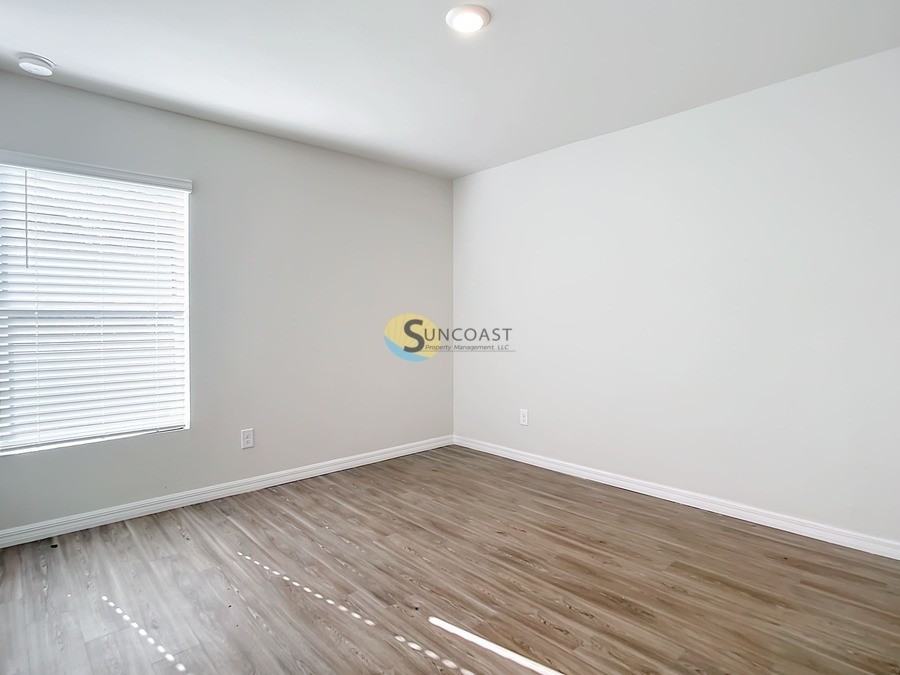 10466 Carnegie Ave - Photo 5 of 22