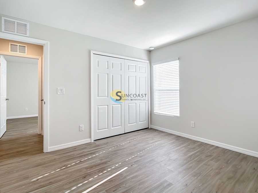 10466 Carnegie Ave - Photo 6 of 22