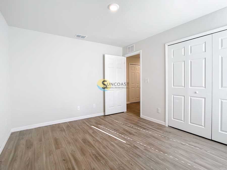 10466 Carnegie Ave - Photo 7 of 22