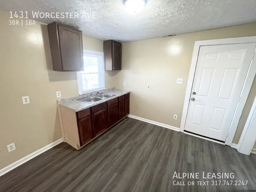 1431 Worcester Avenue - Photo 4 of 9