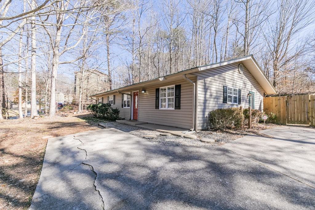 963 Happy Hollow Rd #NA - Photo 2 of 14