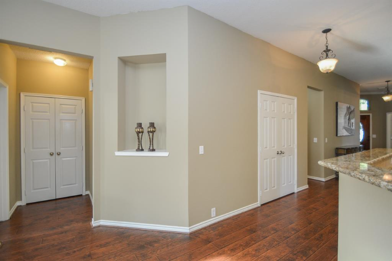 4914 Surrey Park Cir - Photo 5 of 31