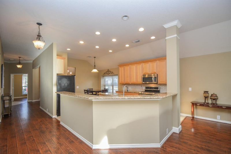 4914 Surrey Park Cir - Photo 6 of 31