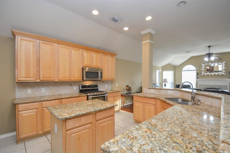 4914 Surrey Park Cir - Photo 7 of 31