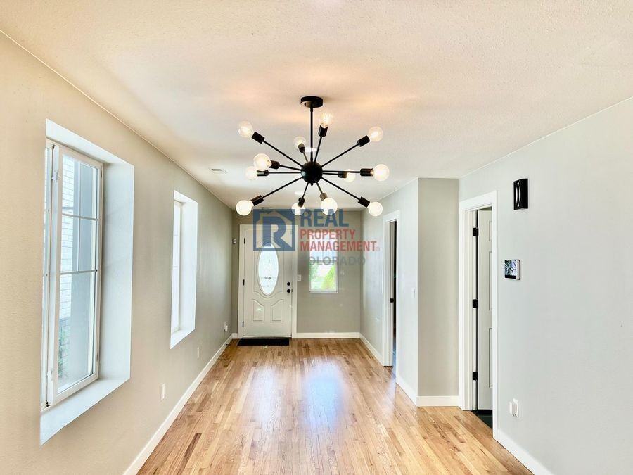 2555 N Clarkson St - Photo 4 of 22