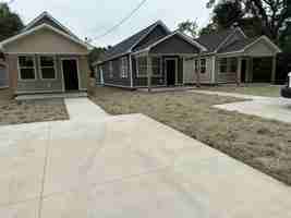 featured image of 928 S Elm St