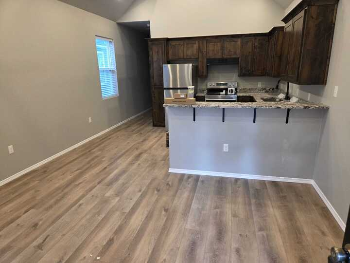 928 S Elm St - Photo 6 of 19