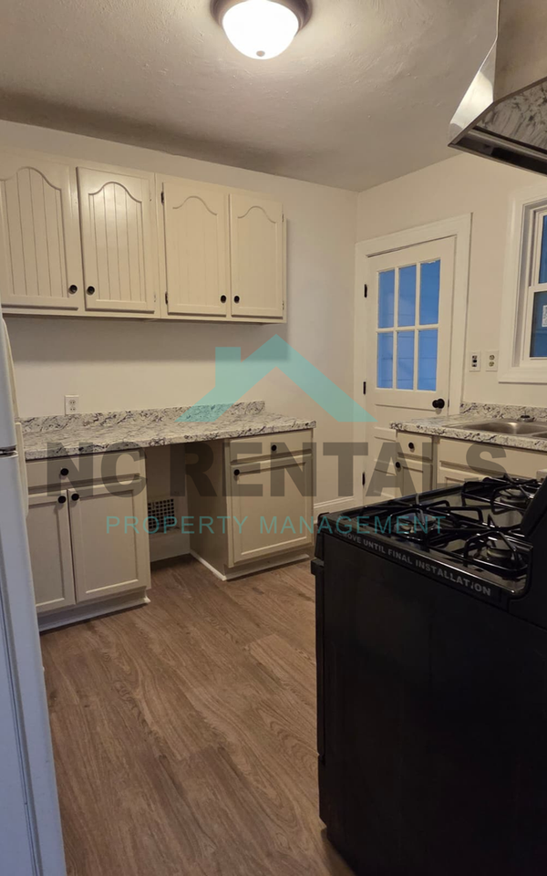 2907 Ne Bon Air Ave - Photo 6 of 38