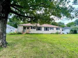 featured image of 180 Circle Dr #A