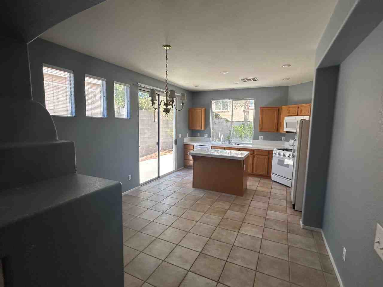 10628 Primrose Arbor Ave - Photo 4 of 18