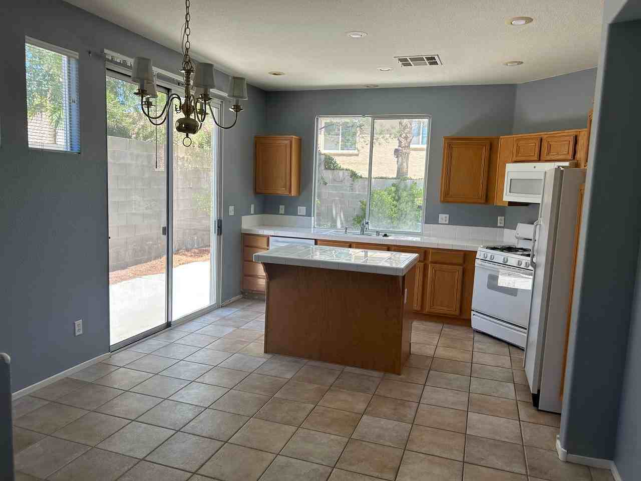 10628 Primrose Arbor Ave - Photo 5 of 18