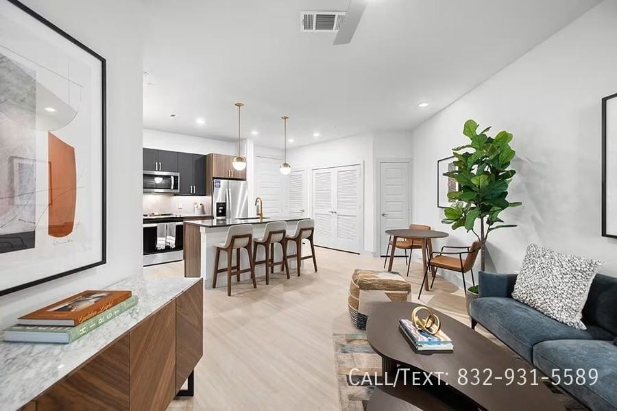 801 Lawrence St #EBD - Photo 3 of 12