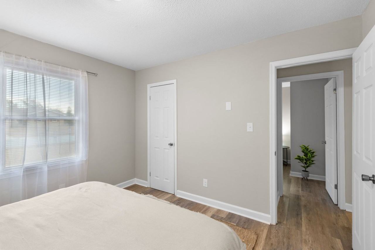109 Oak Grove Ave - Photo 2 of 23
