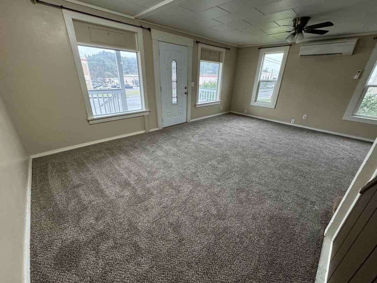 218 Nw 3rd Ave - Photo 3 of 16