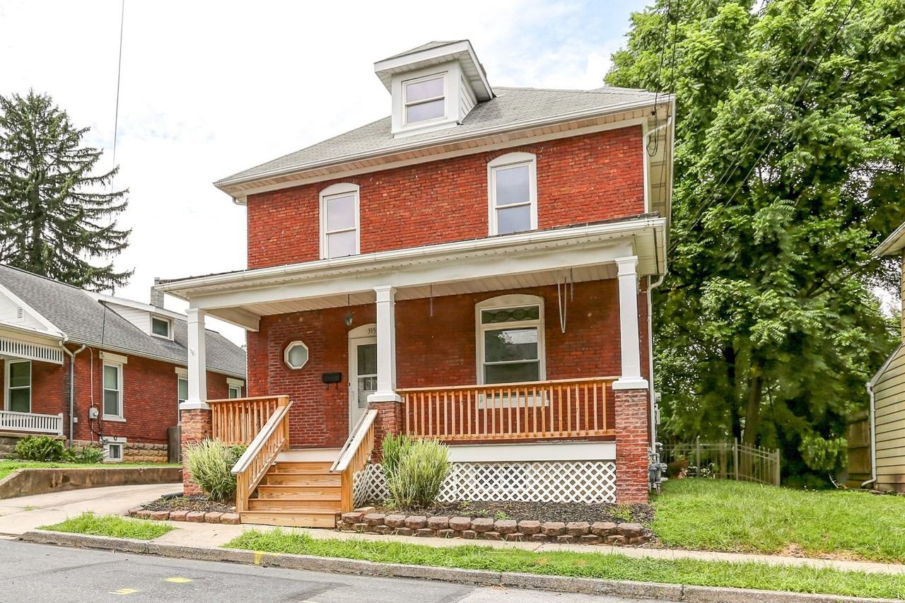 315 10th St - Photo 3 of 26