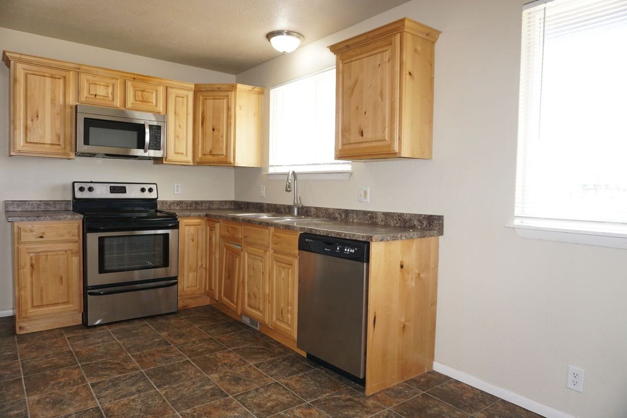 4090 S Carrie Dr - Photo 4 of 24