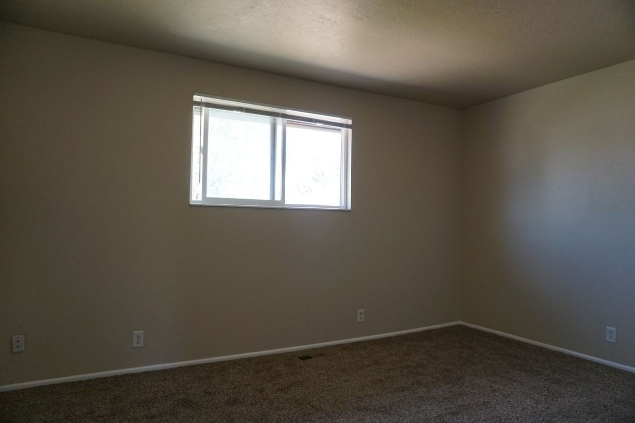 4090 S Carrie Dr - Photo 6 of 24