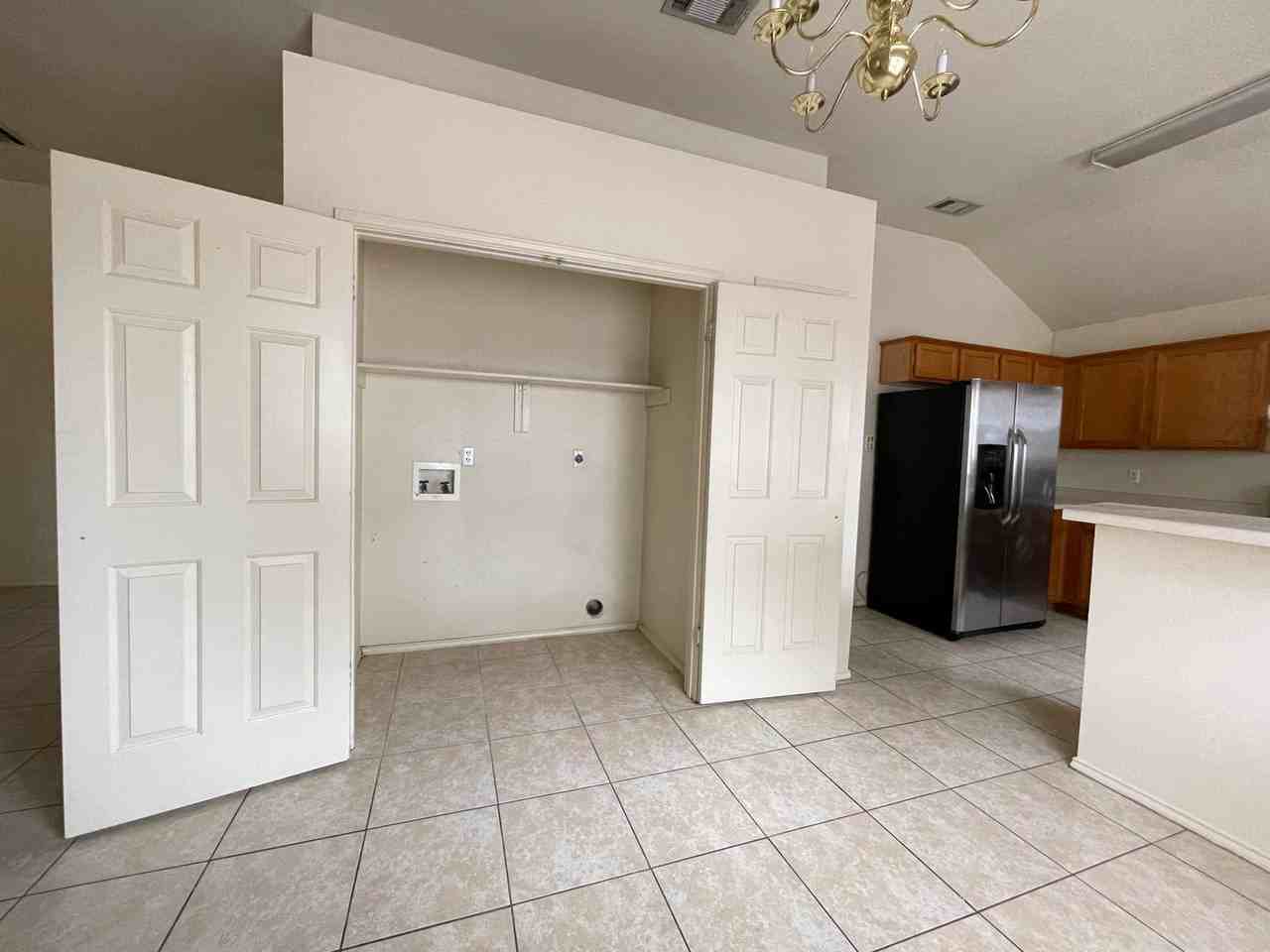 110 James Loop - Photo 7 of 21