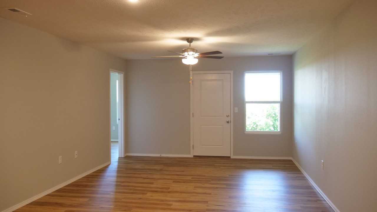 329 W Summit St Unit B - Photo 5 of 7