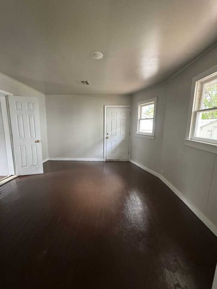 1321 S Keeler Ave - Photo 5 of 9