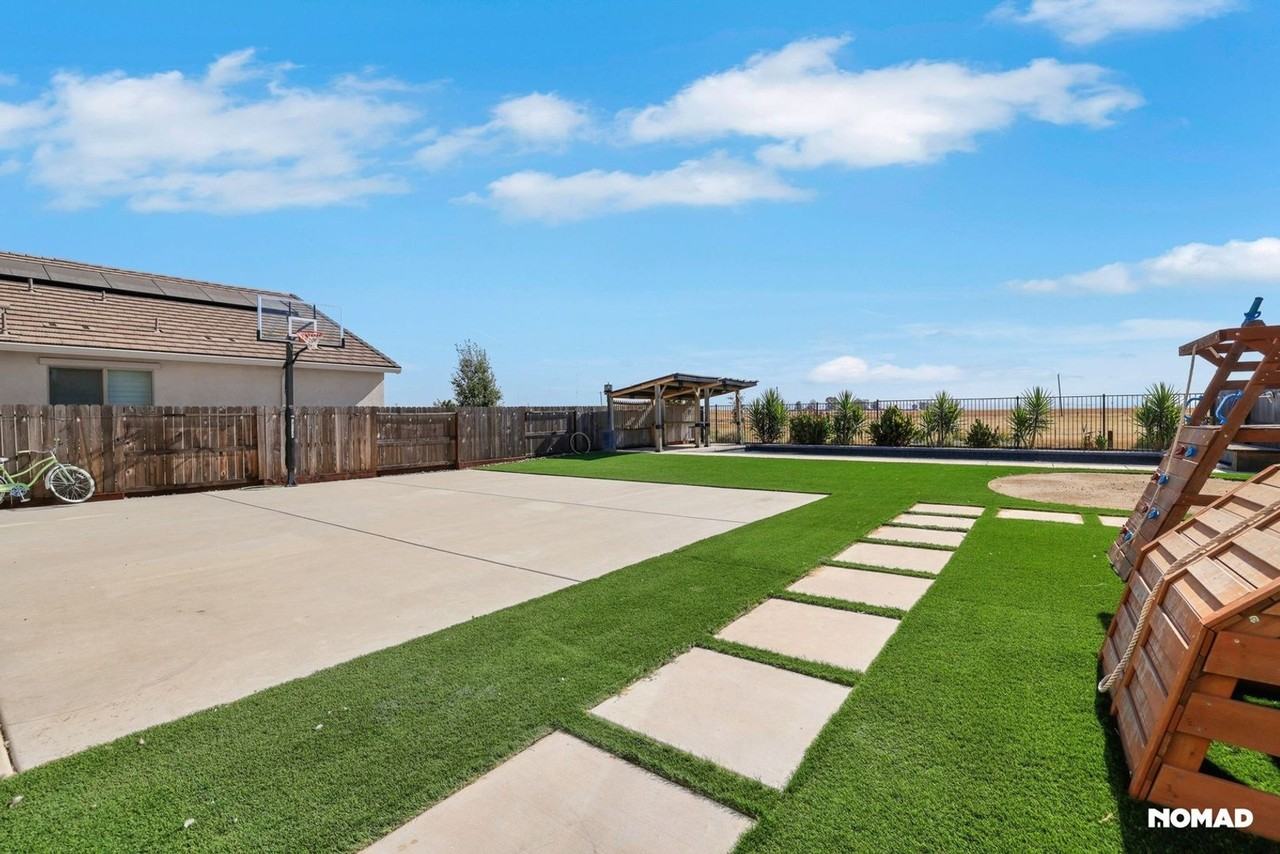 12925 Knightsbrook Ave - Photo 5 of 50