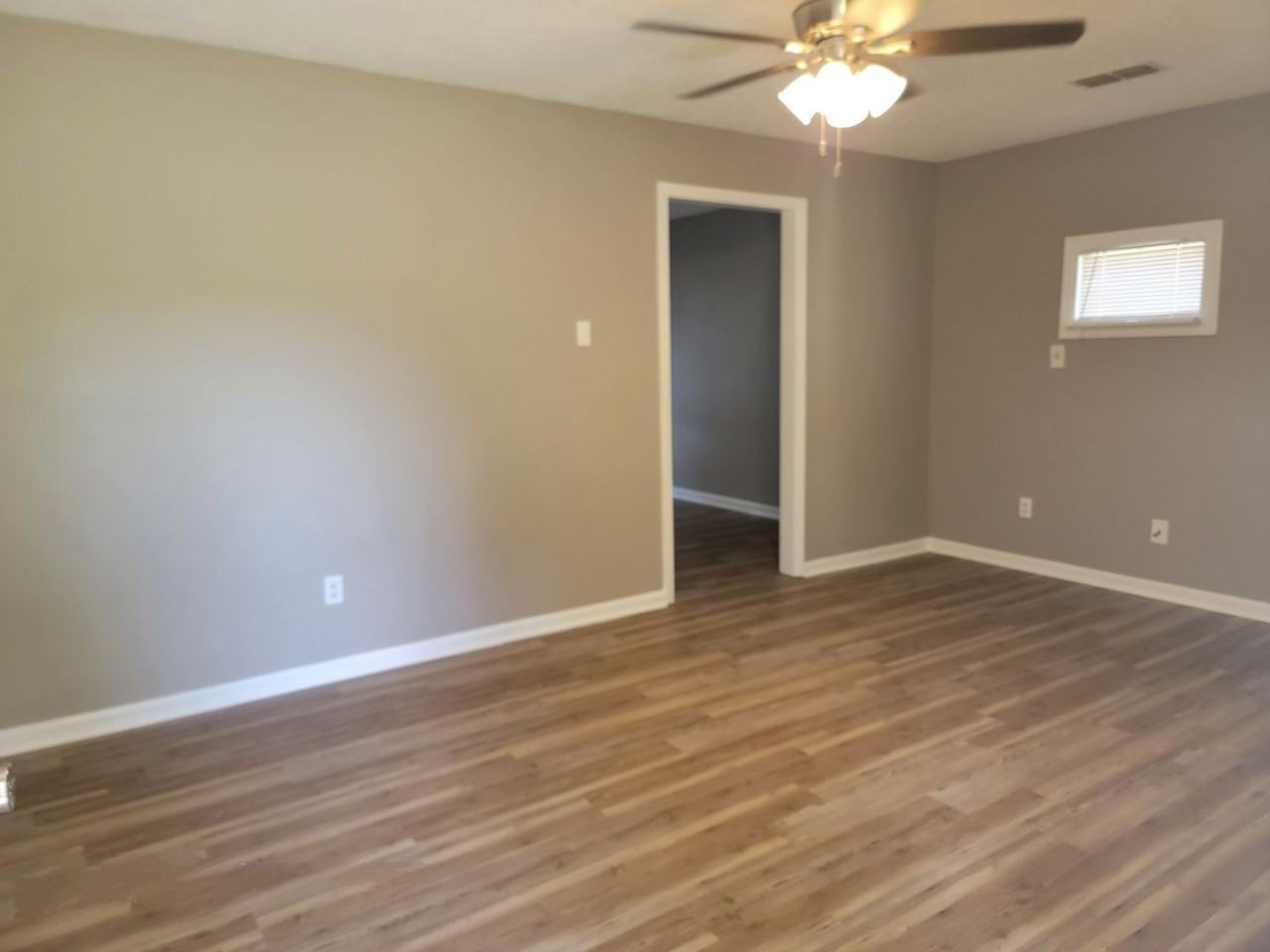 103 Hadley Dr - Photo 3 of 18