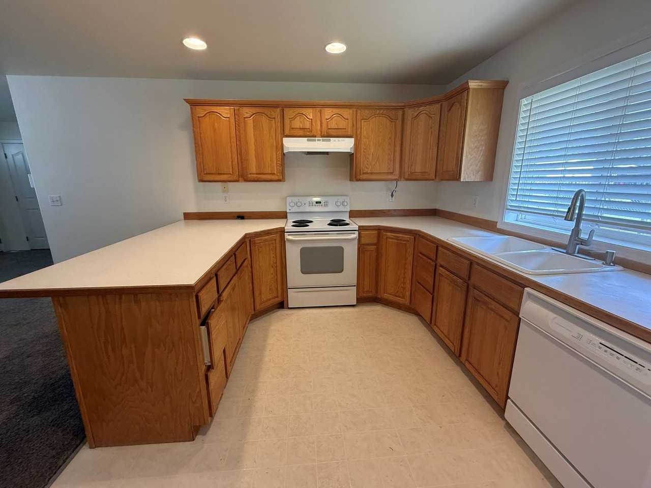 42 Hadley St Nw - Photo 2 of 12