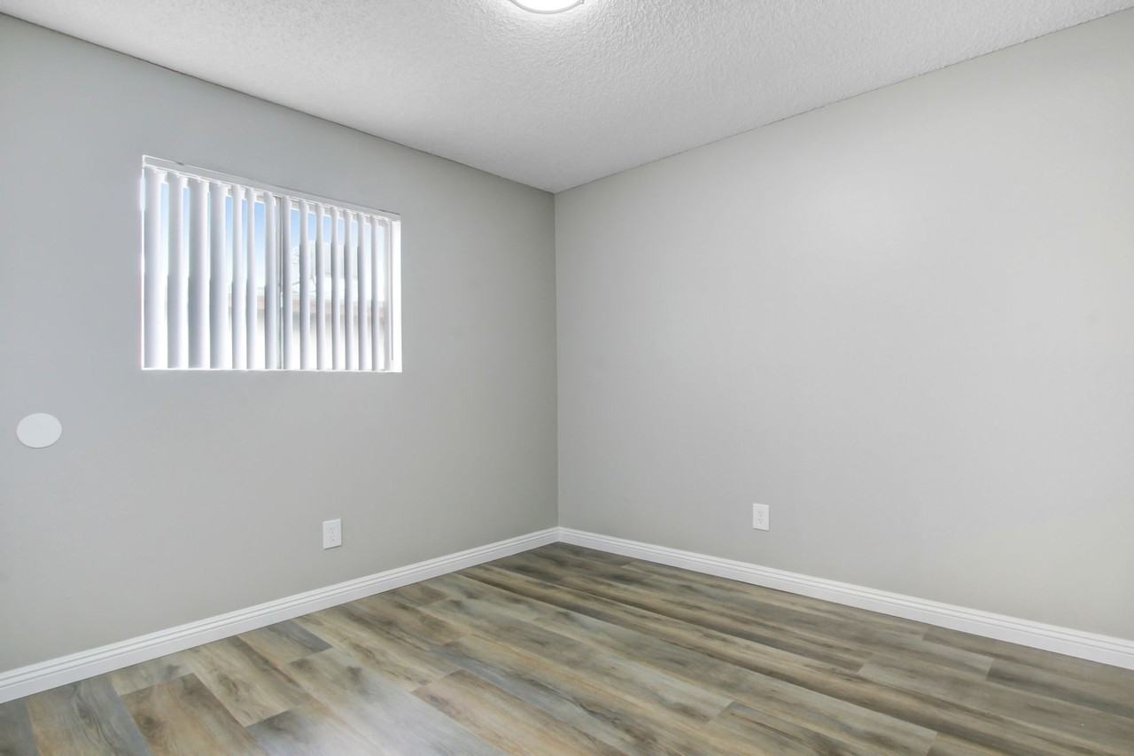 8919 Mango Ave - Photo 2 of 4