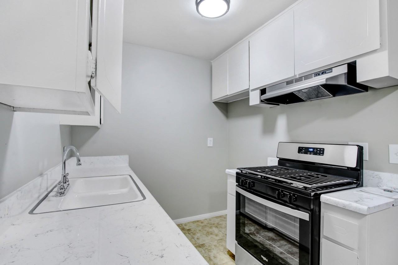 8919 Mango Ave - Photo 4 of 4